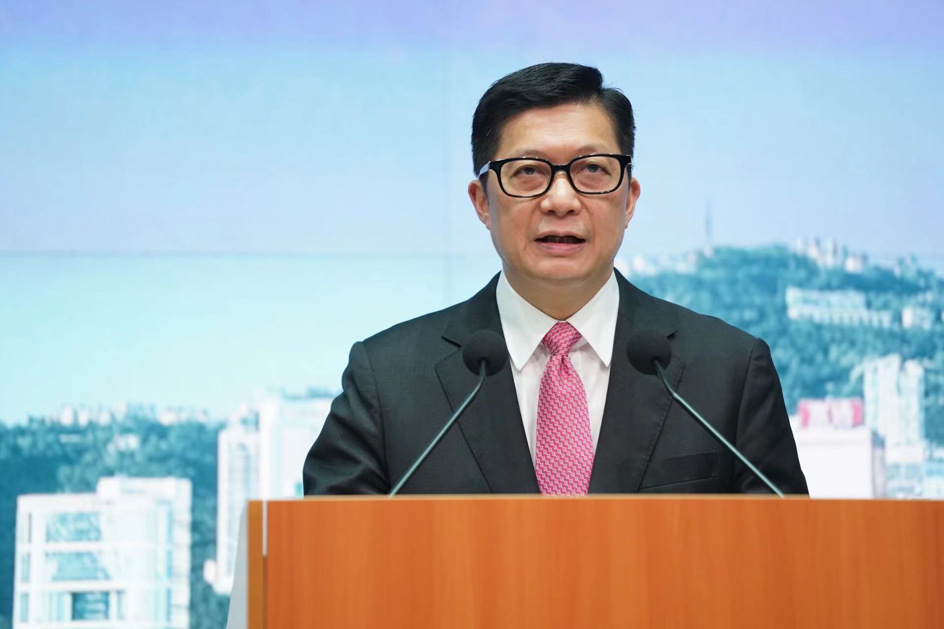 保安局局長鄧炳強表示，正研究將間諜罪納入23條的立法範疇